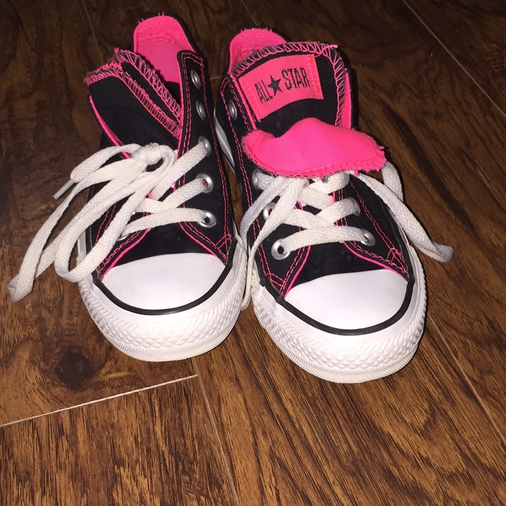 Converse Women’s Size 5 - Picture 4 of 7